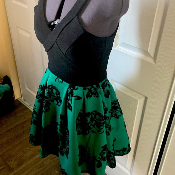 MIDNIGHT DOLL PINUP PARTY DRESS - Picture 2 of 4